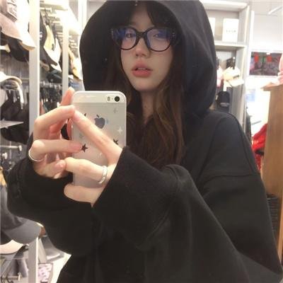 丑小鸭路人甲哥哥们抱她回家